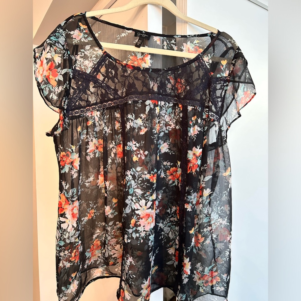 JESSICA SIMPSON - floral shirt